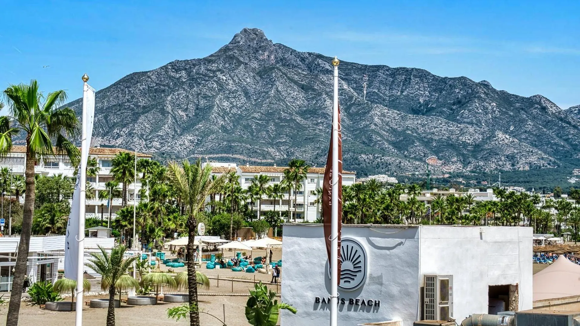 3095 Elegant Beachside Apartment In Puerto Banus マルベーリャ